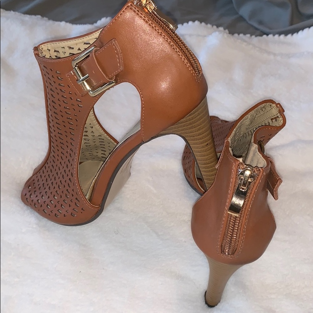 Shoes - Picture 2 of 3